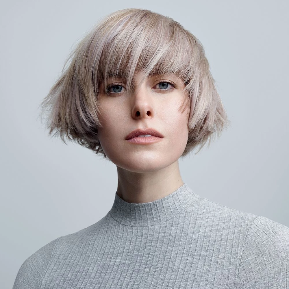 El cambio de temporada y la necesidad de dar un tratamiento extra al cabello, destacando la llegada del clima frío, la sobriedad en el armario y la vuelta a los colores naturales de la piel.