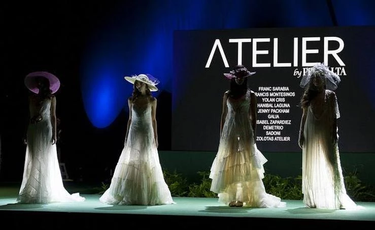 Colecciones exclusivas de diseñadores como Franc Sarabia, Manu Álvarez, Yolan Cris, Sadoni, Jenny Packham y Galia Lahav, ofreciendo vestidos para novias conservadoras, campestres de estilo boho chic y sofisticadas, elaborados artesanalmente en todos los aspectos: detalles, tejidos, color y confección.
