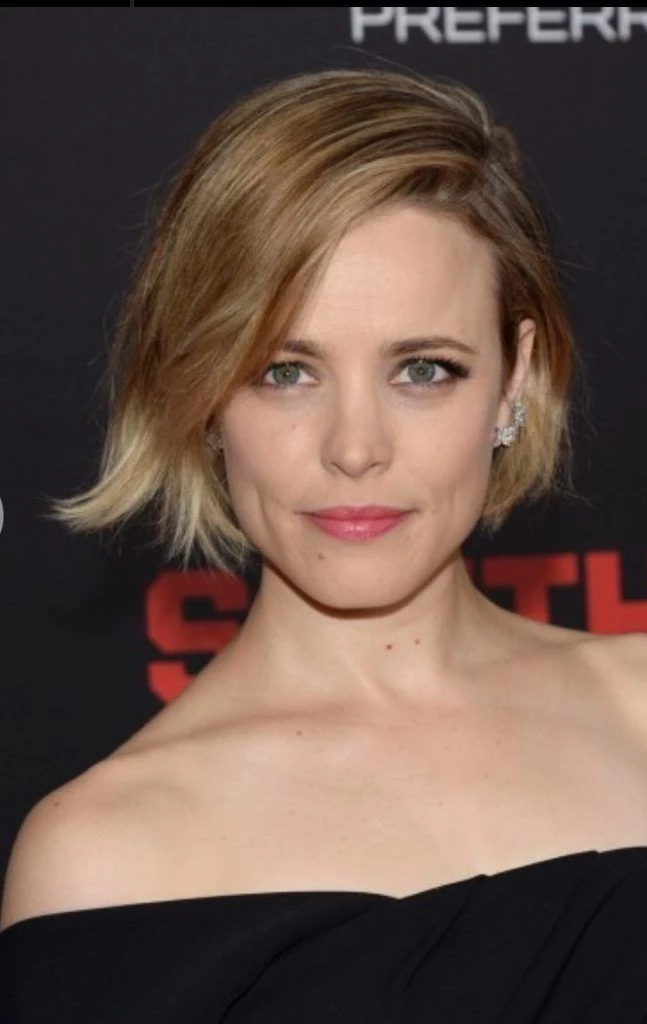 Tendencia en cortes de cabello, destacando que se llevarán cortes menos capeados y texturizados, teniendo en cuenta los cuellos altos y la necesidad de acomodar pañuelos y bufandas.