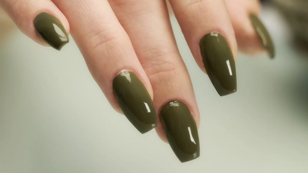 Tendencias de uñas postizas naturales: redondeadas, almendradas, ballerinas y stiletto