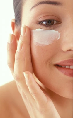 Tip para reducir la hinchazón de los ojos con aceite de árbol del té