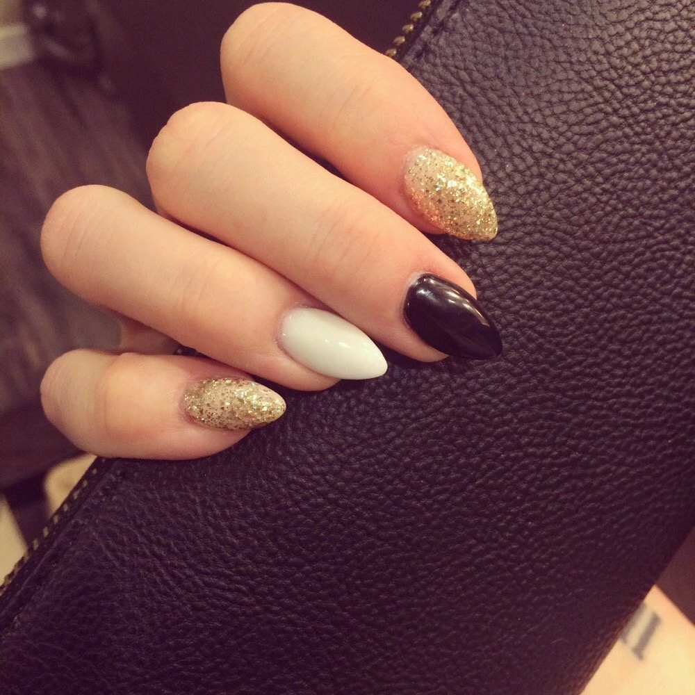 Tendencias de uñas postizas naturales: redondeadas, almendradas, ballerinas y stiletto